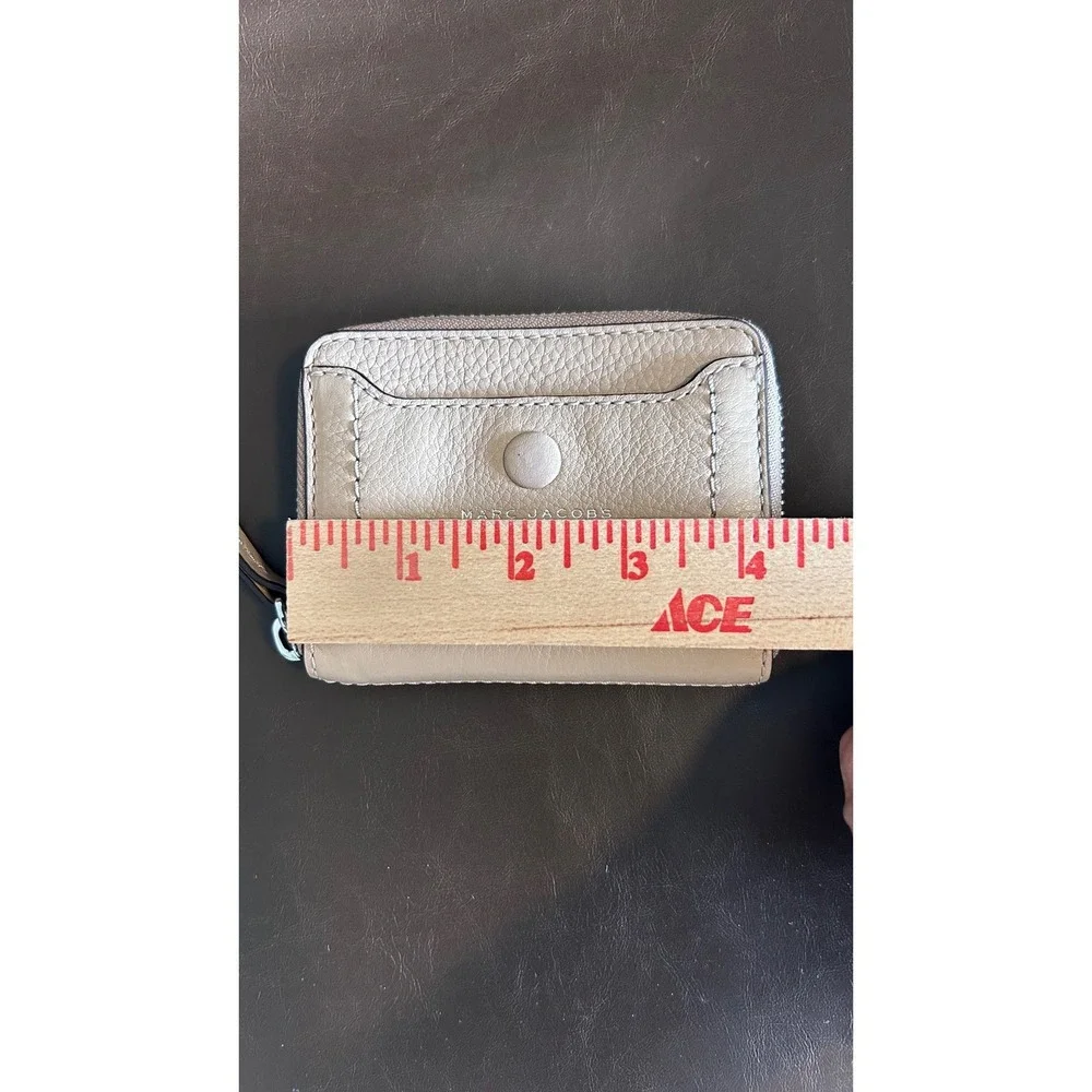 Marc Jacobs Beige Pebbled Leather Small Zip Around Wallet Coin Purse Snap Pocket